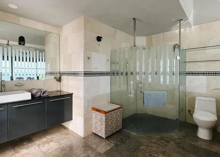 Blue Marlin 6-br Singaraja Bali فيلة