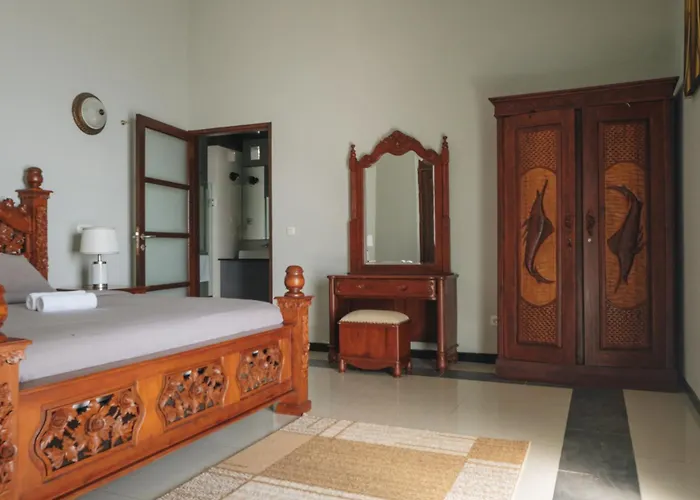 Blue Marlin 6-br Singaraja Bali فيلة