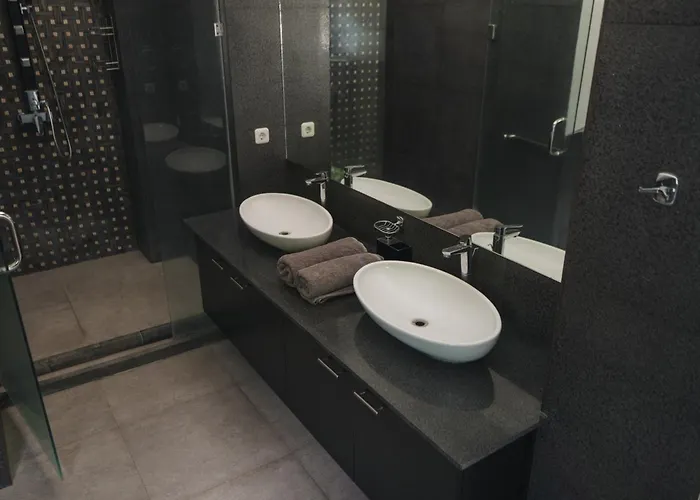 فيلة Blue Marlin 6-br Singaraja Bali *