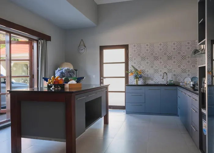 فيلة Blue Marlin 6-br Singaraja Bali *